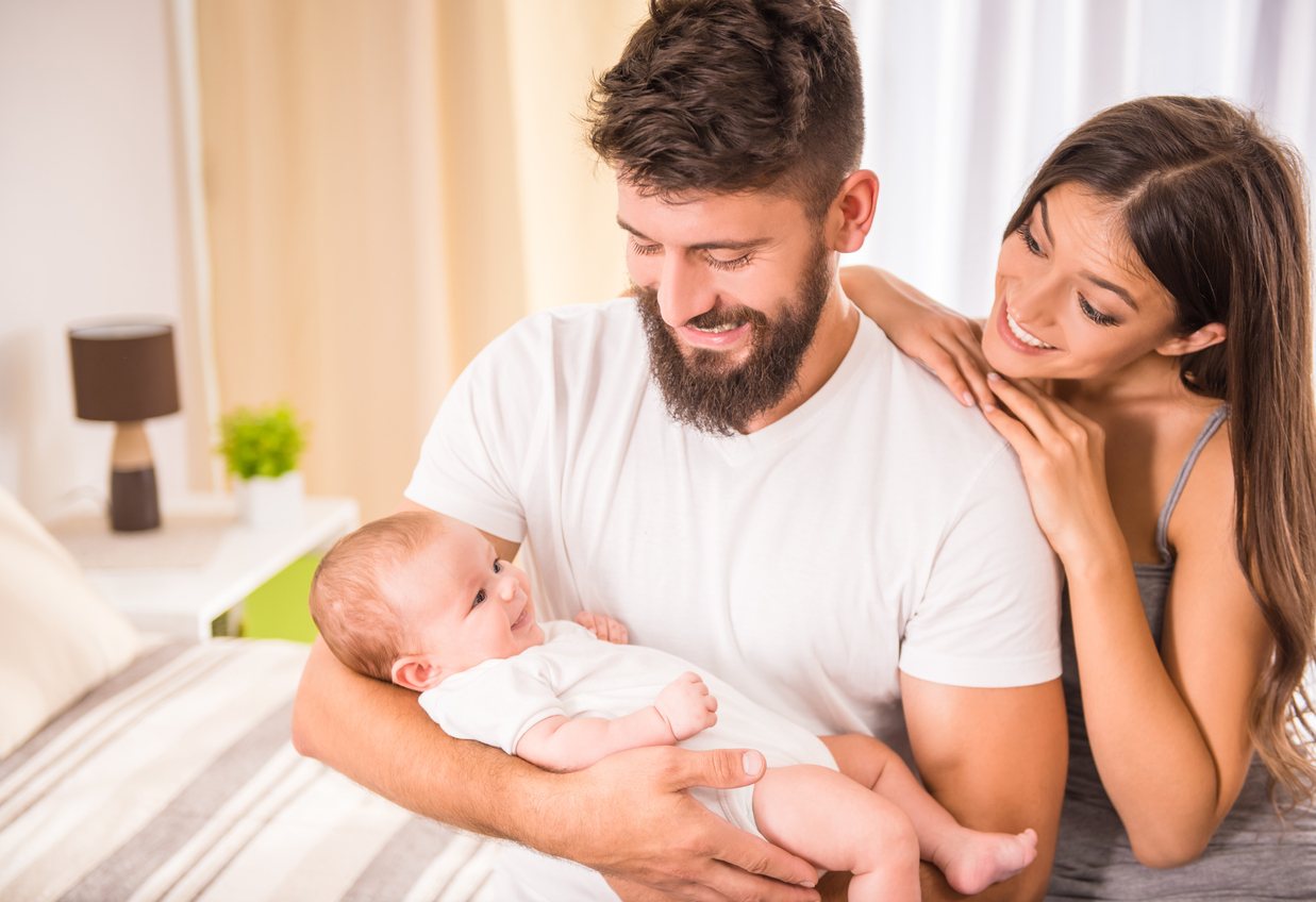 Nasz pierwszy uśmiech: kiedy dziecko zaczyna się uśmiechać?